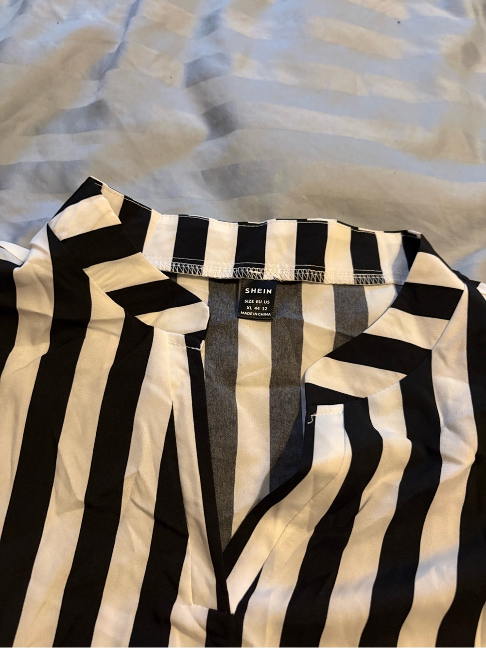 SHEIN black and white striped sleeveless vneck shirt XL silky smooth